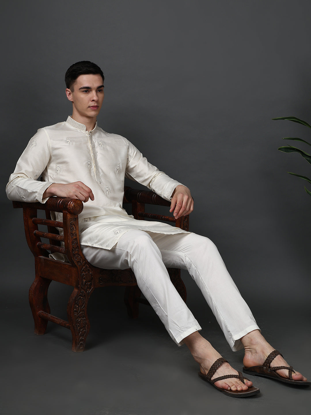 Men Cream Ethnic Motifs Embroidered Thread Work Kurta