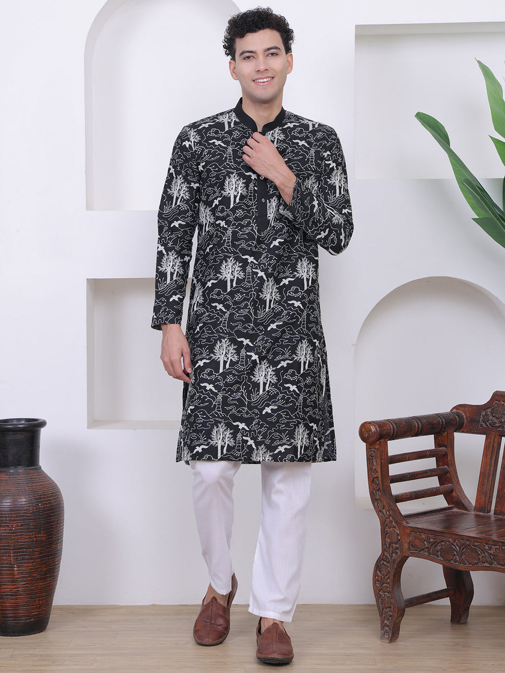 Men Black Ethnic Motifs Embroidered Kurta
