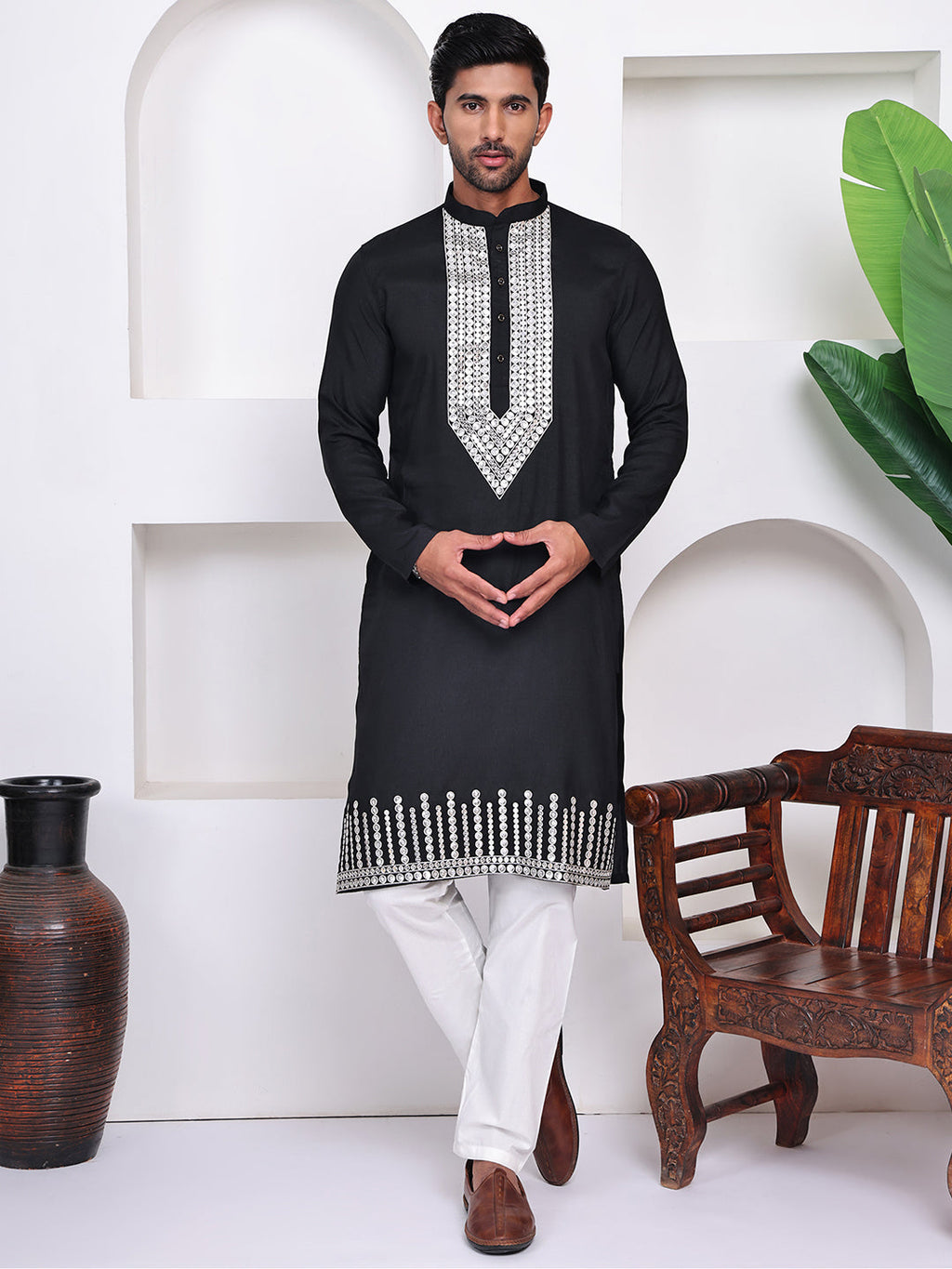 Men Black Embroidered Thread Work Kurta