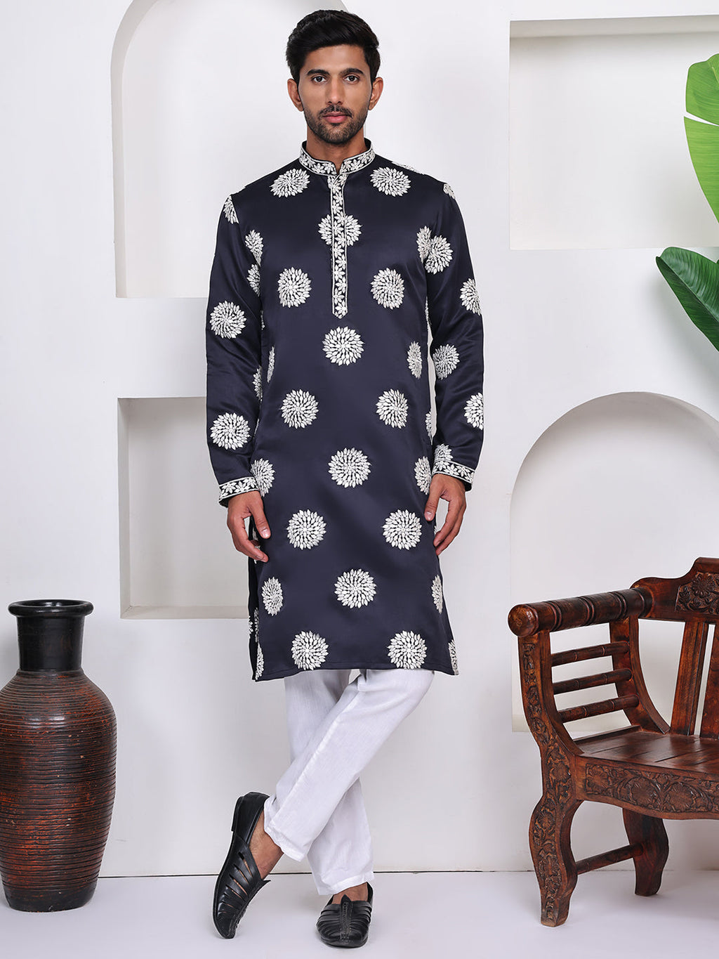 Men Navy Blue Geometric Embroidered Thread Work Kurta