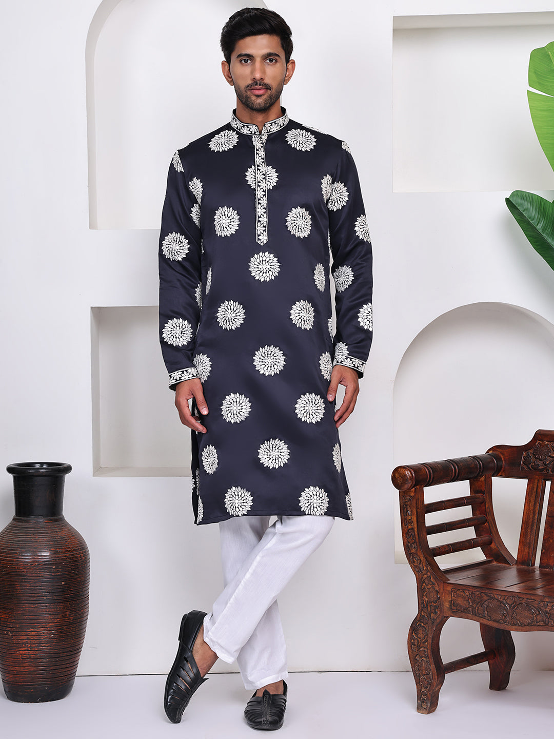 Men Navy Blue Geometric Embroidered Thread Work Kurta
