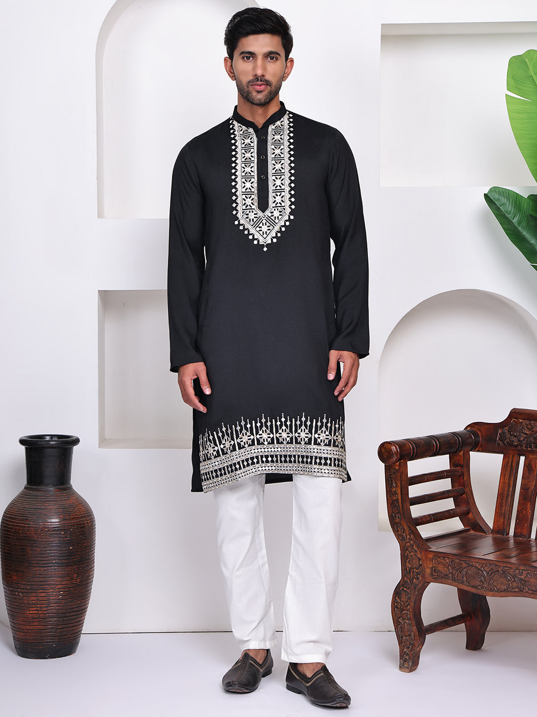 Men Black Geometric Embroidered Mirror Work Kurta