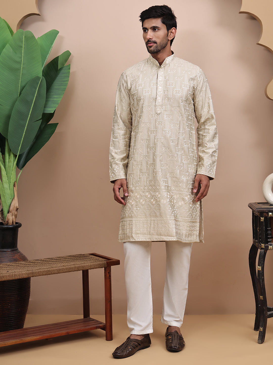 Men Chiku Ethnic Motifs Embroidered Thread Work Kurta