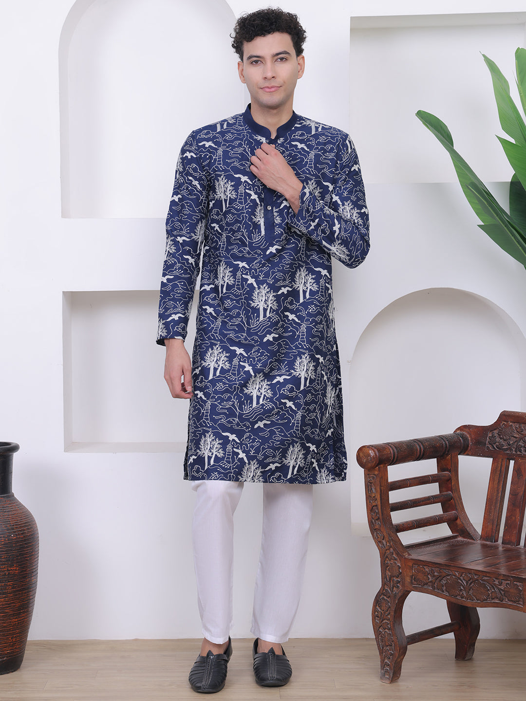 Men Navy Blue Ethnic Motifs Embroidered Kurta
