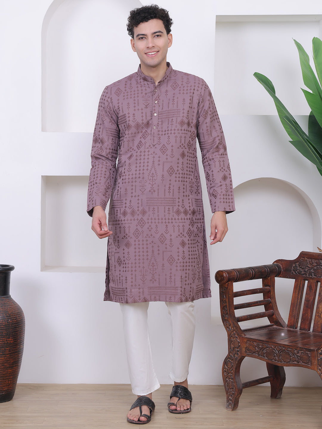 Men Mauve Embroidered Kurta