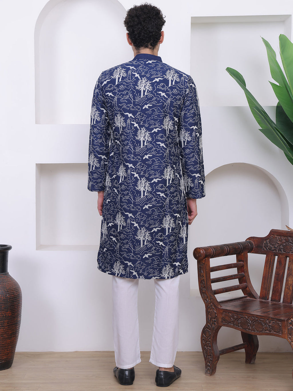 Men Navy Blue Ethnic Motifs Embroidered Kurta
