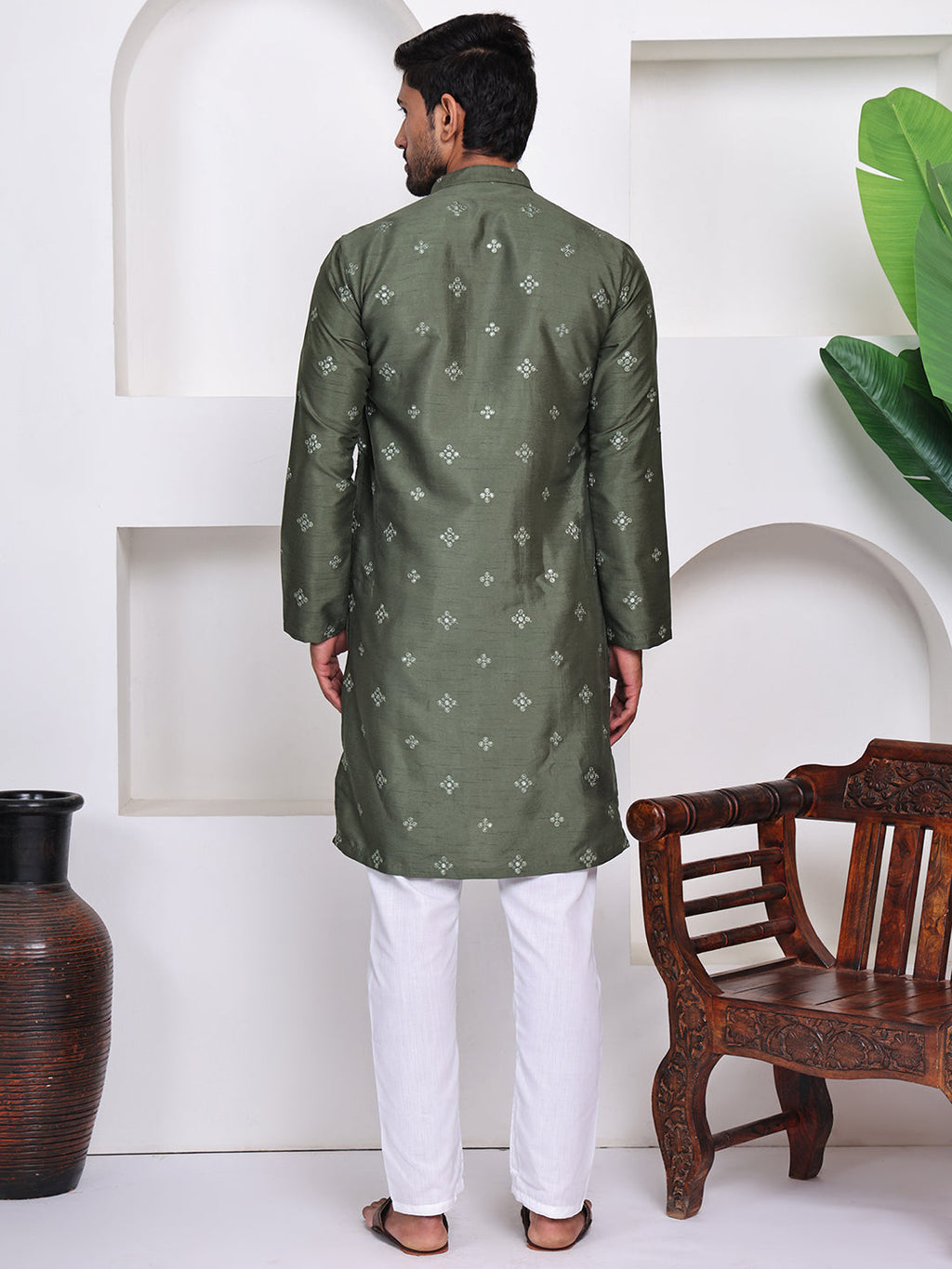 Green Geometric Embroidered Mandarin Collar Thread Work A-Line Kurta