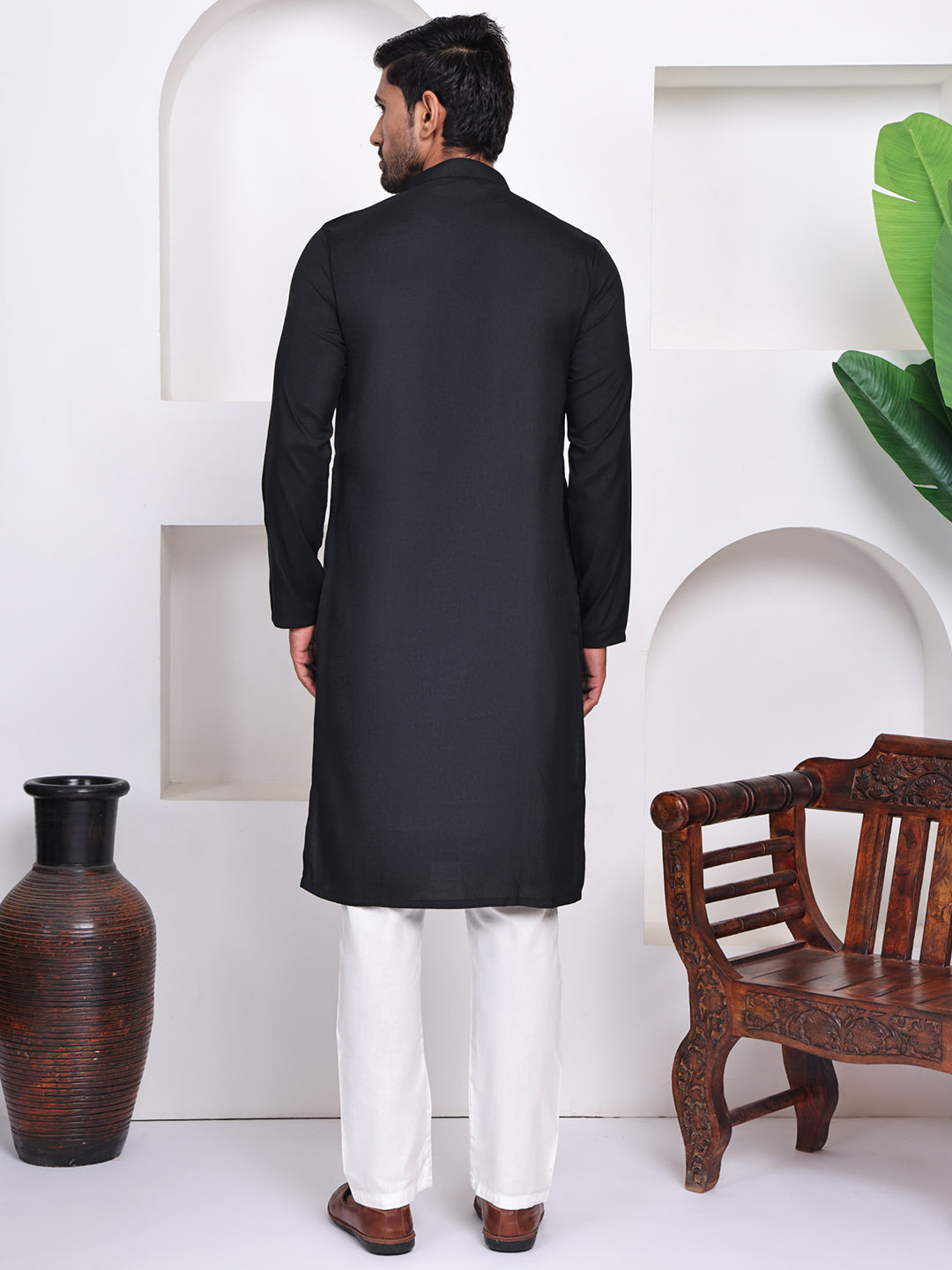 Men Black Embroidered Thread Work Kurta