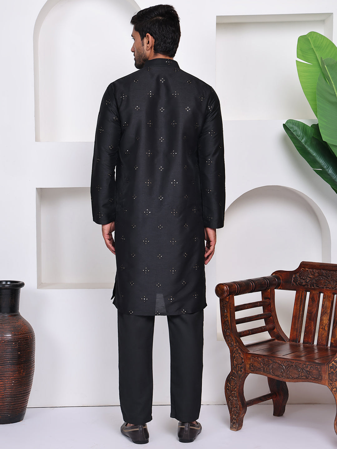 Black Geometric Embroidered Mandarin Collar Mirror Work Straight Kurta