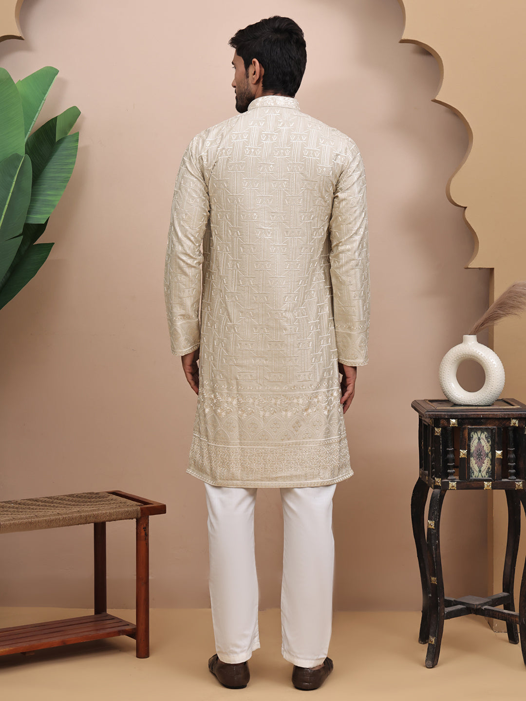 Men Chiku Ethnic Motifs Embroidered Thread Work Kurta