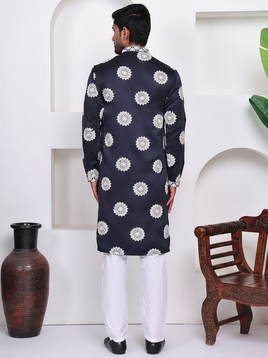 Men Navy Blue Geometric Embroidered Thread Work Kurta