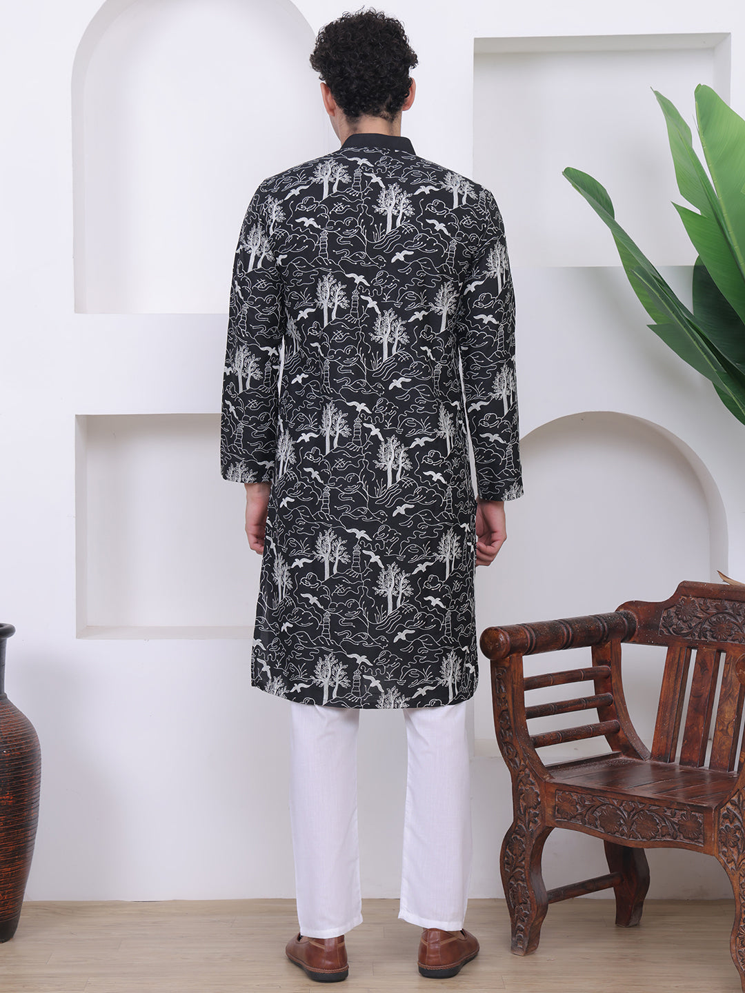 Men Black Ethnic Motifs Embroidered Kurta