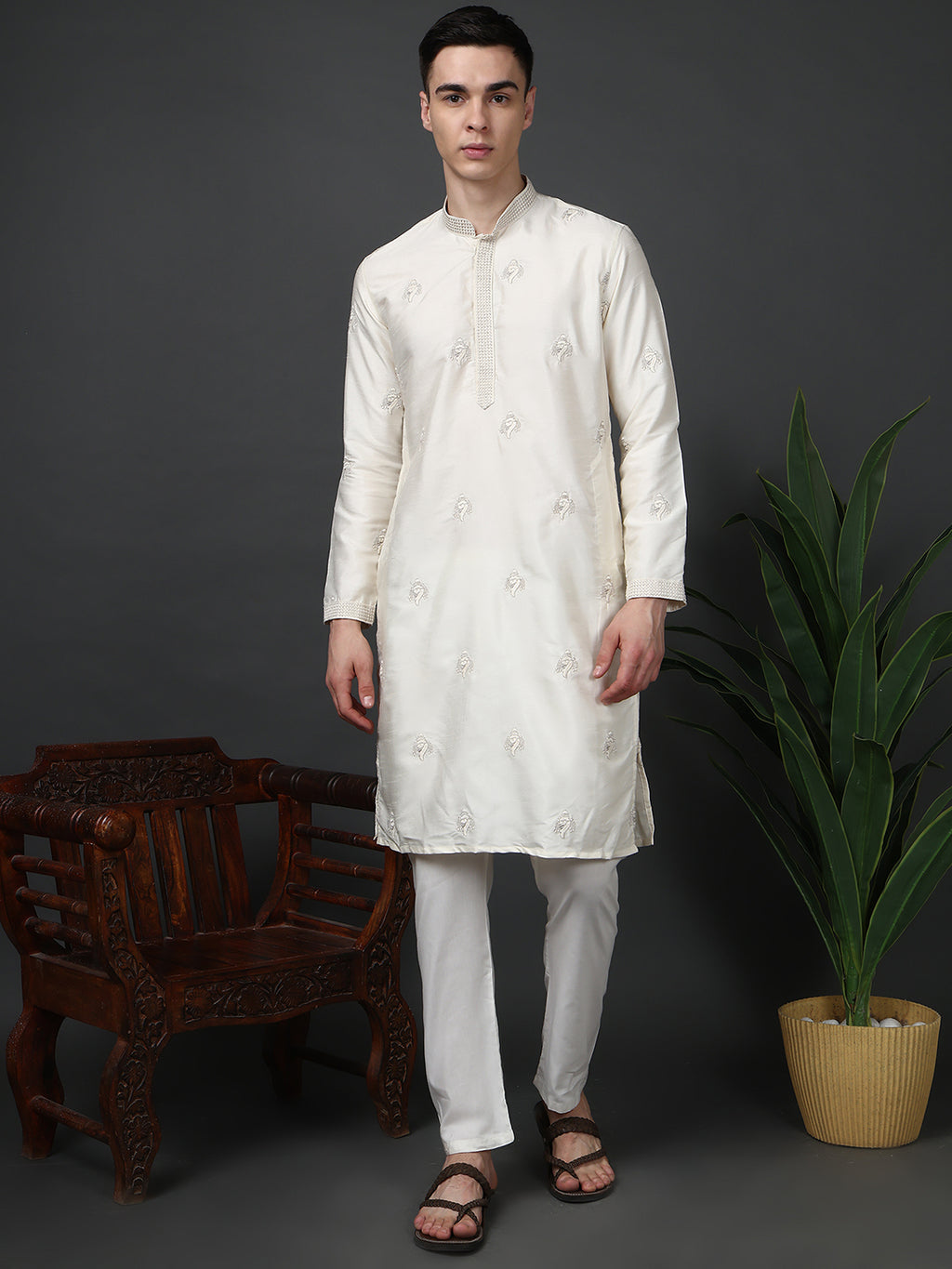 Men Cream Ethnic Motifs Embroidered Thread Work Kurta