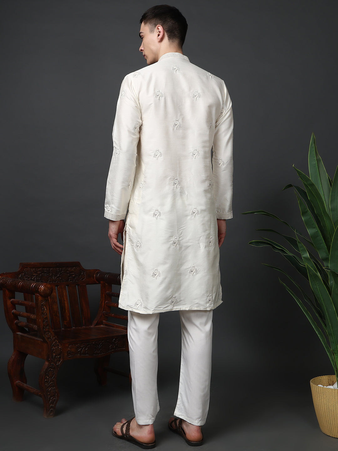 Men Cream Ethnic Motifs Embroidered Thread Work Kurta