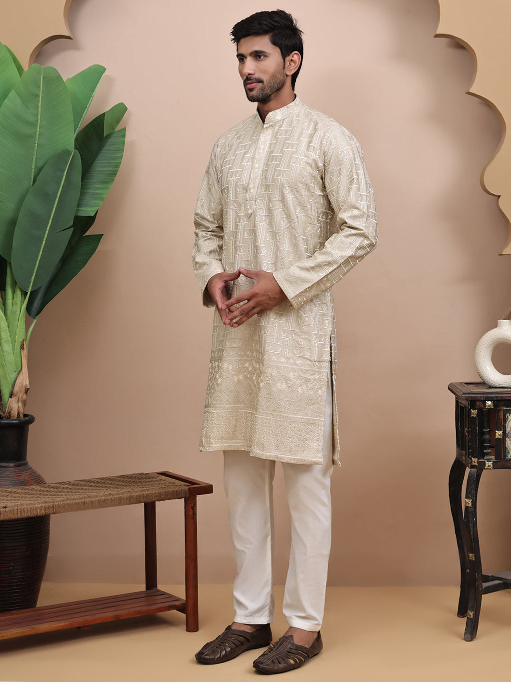 Men Chiku Ethnic Motifs Embroidered Thread Work Kurta