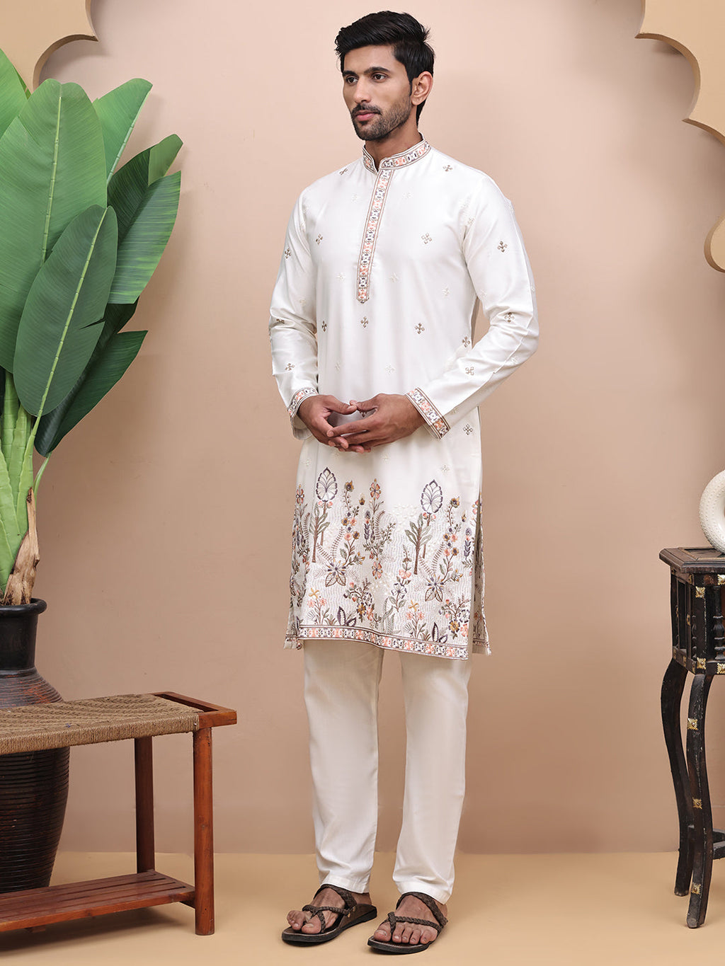 Cream Ethnic Motifs Embroidered Mandarin Collar Thread Work Straight Kurtas