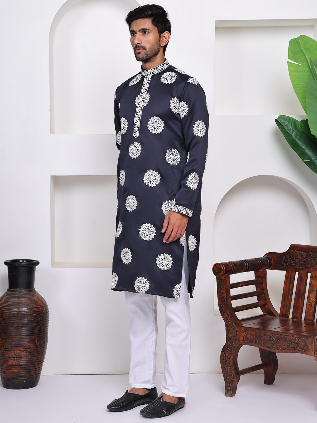 Men Navy Blue Geometric Embroidered Thread Work Kurta