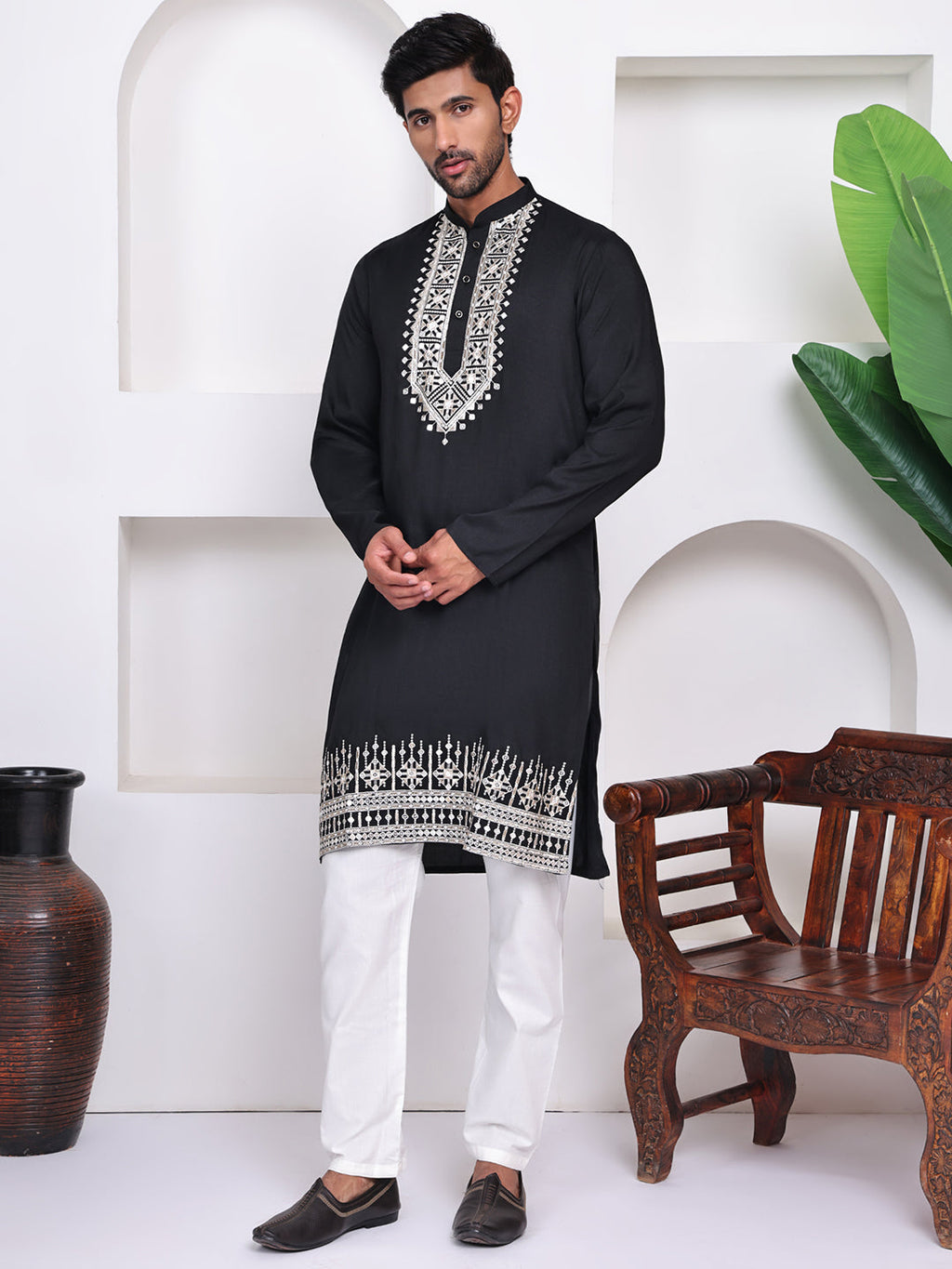 Men Black Geometric Embroidered Mirror Work Kurta