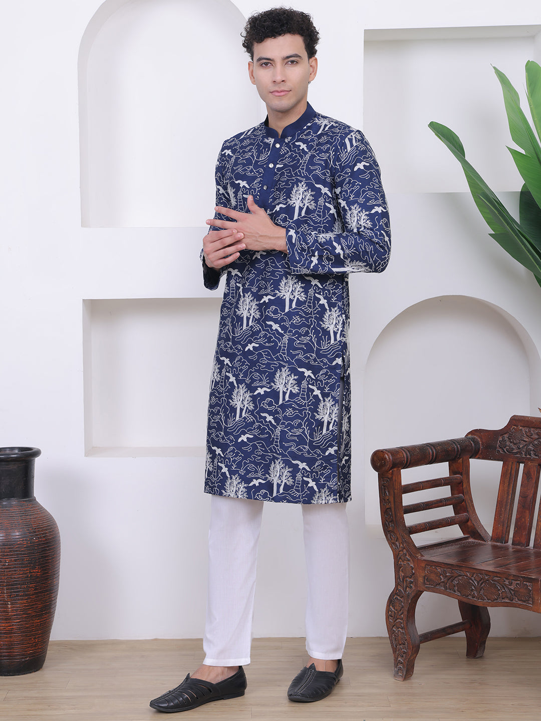 Men Navy Blue Ethnic Motifs Embroidered Kurta