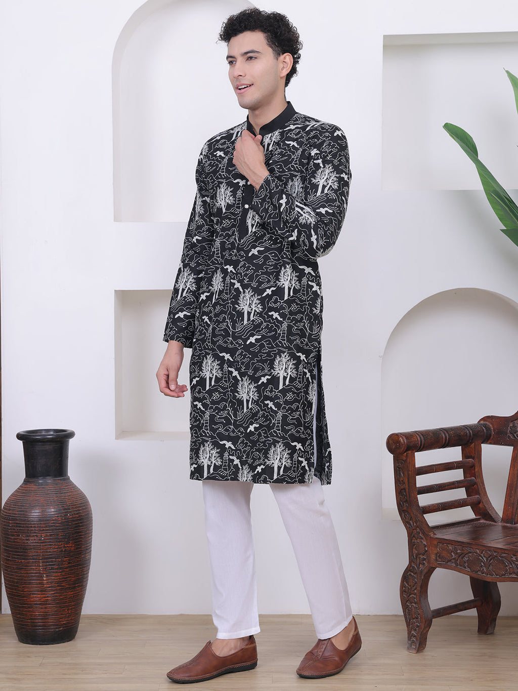Men Black Ethnic Motifs Embroidered Kurta