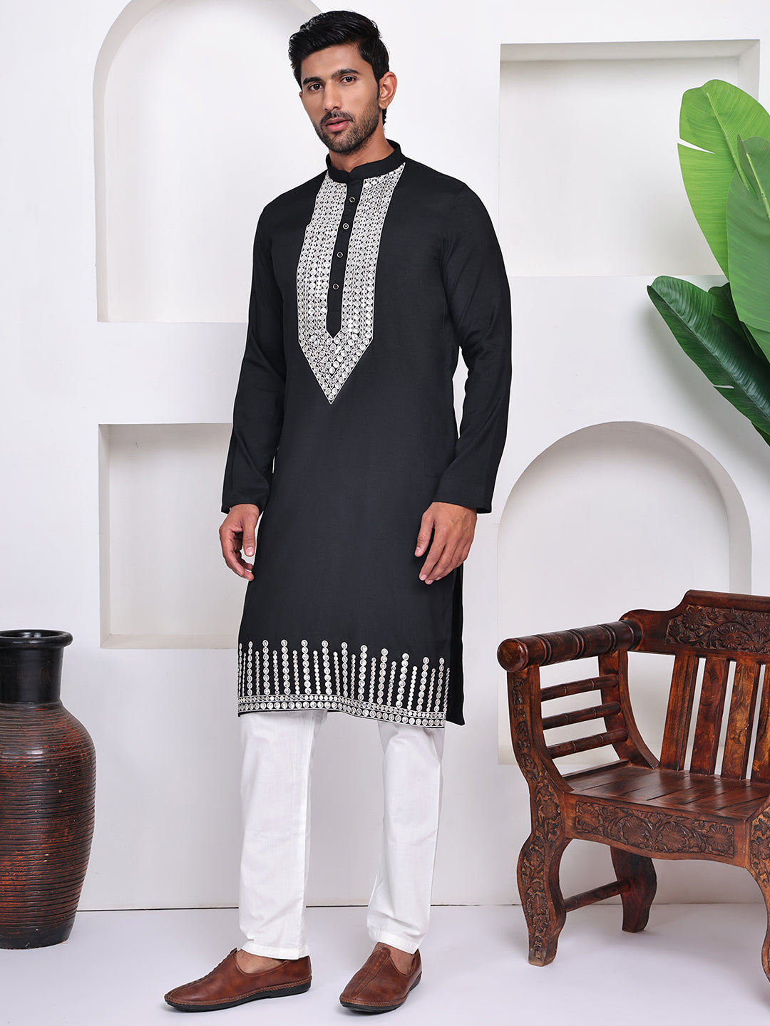 Men Black Embroidered Thread Work Kurta