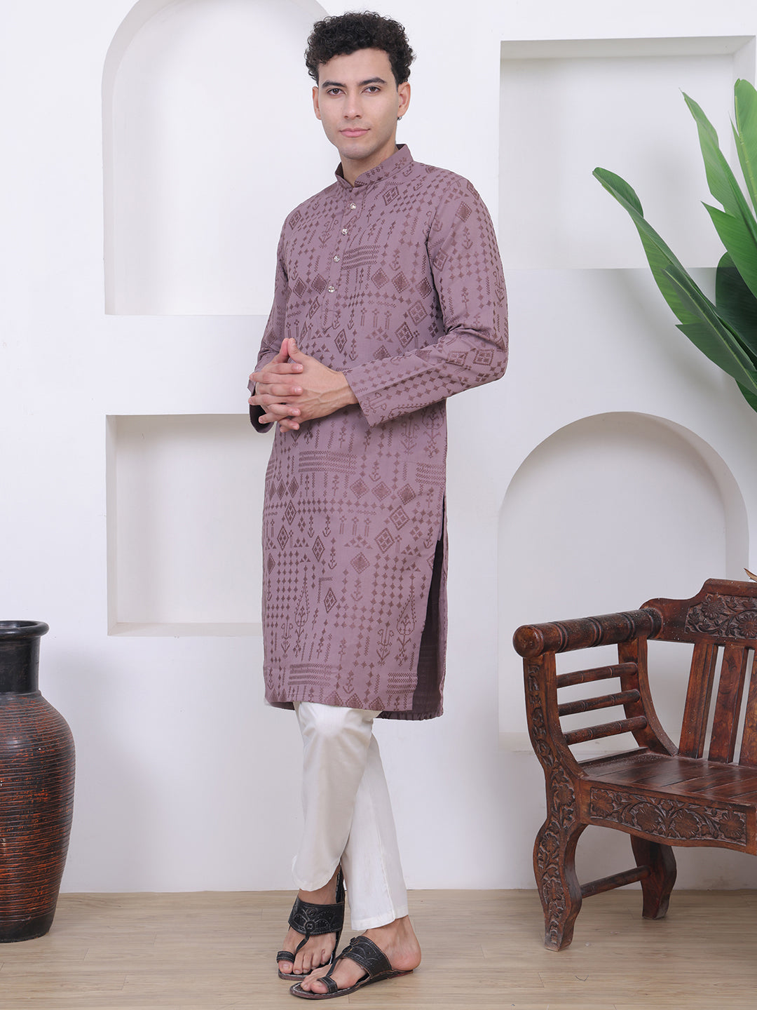 Men Mauve Embroidered Kurta