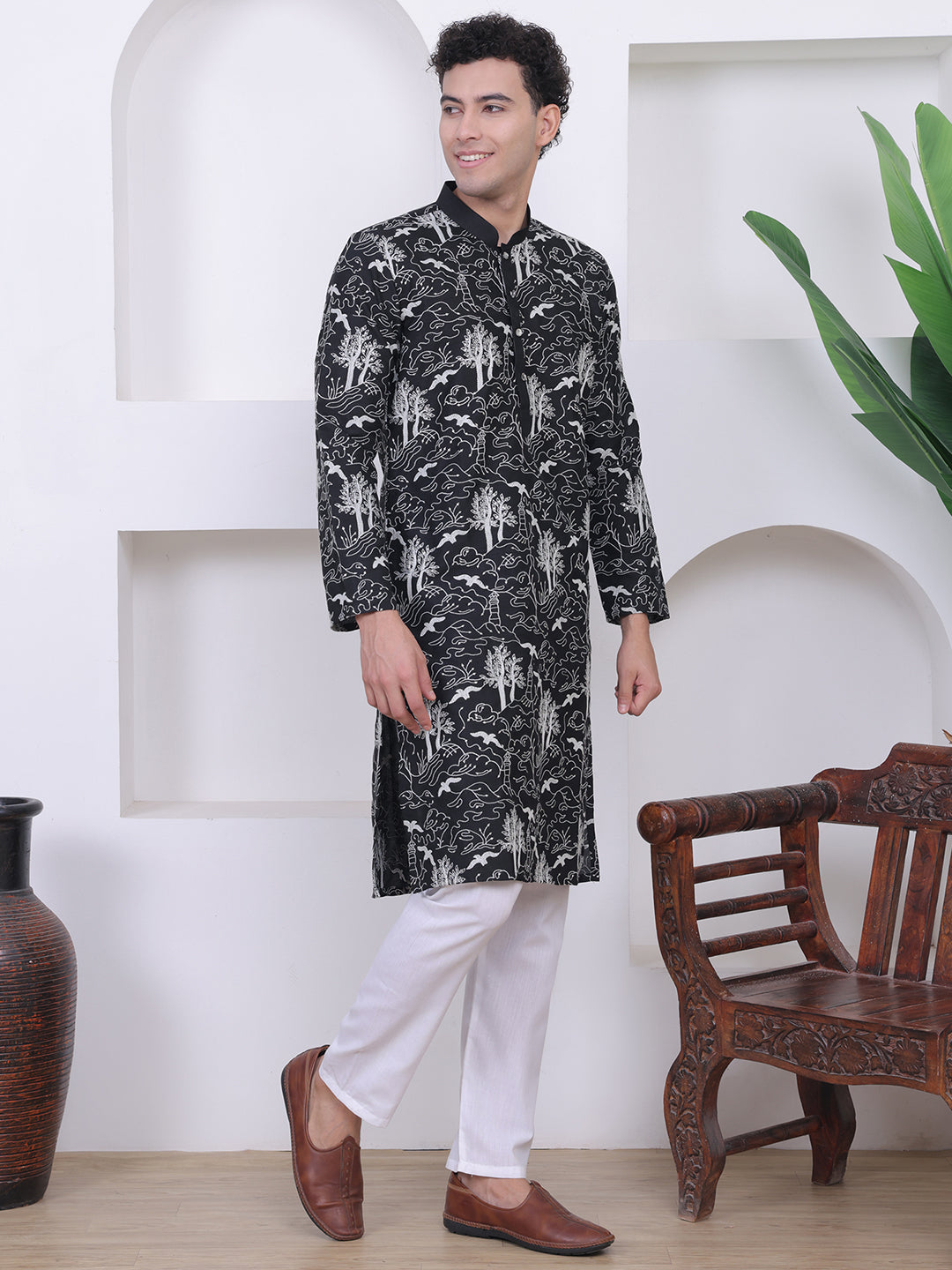 Men Black Ethnic Motifs Embroidered Kurta