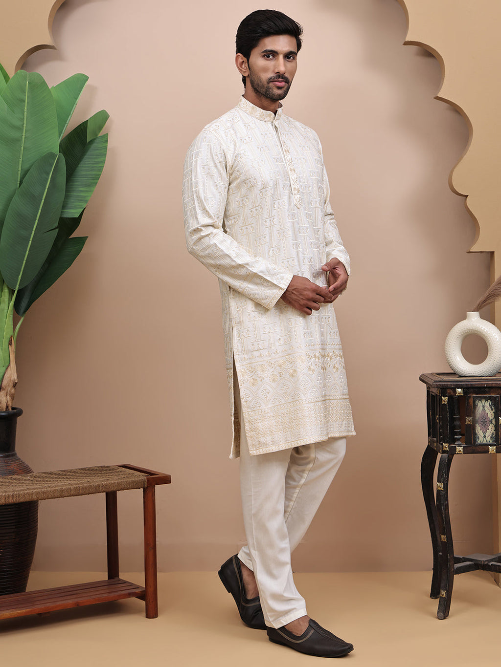 Men Cream Embroidered Thread Work Kurta