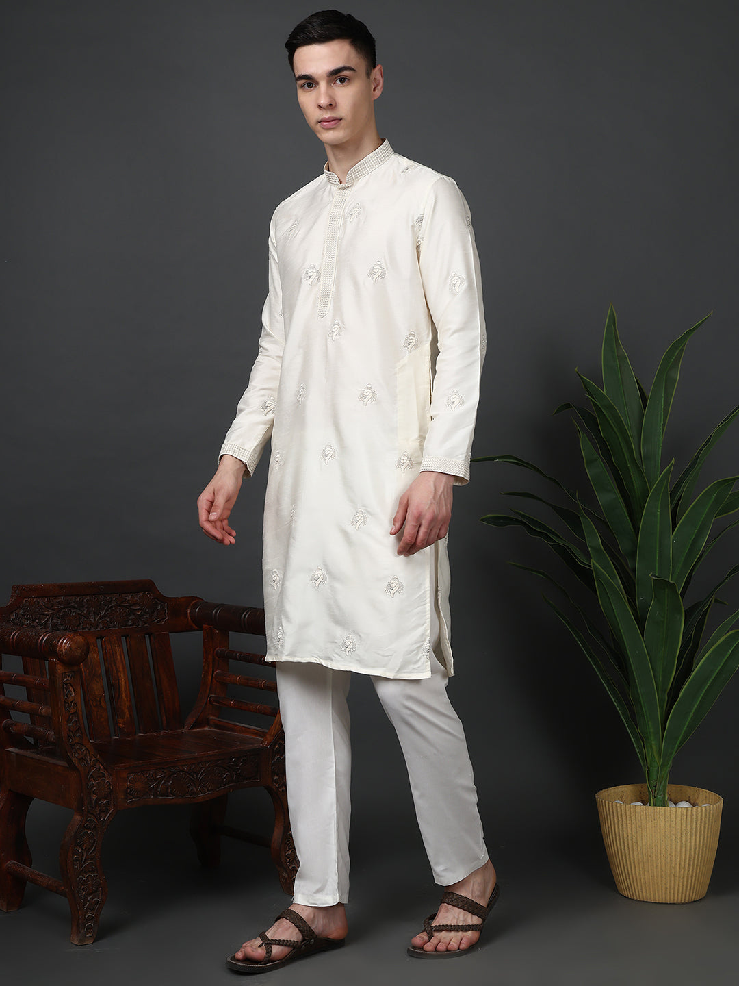 Men Cream Ethnic Motifs Embroidered Thread Work Kurta