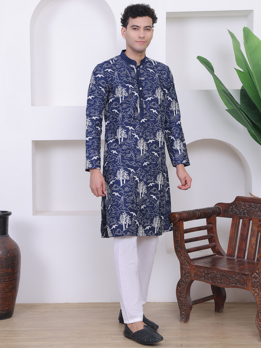 Men Navy Blue Ethnic Motifs Embroidered Kurta