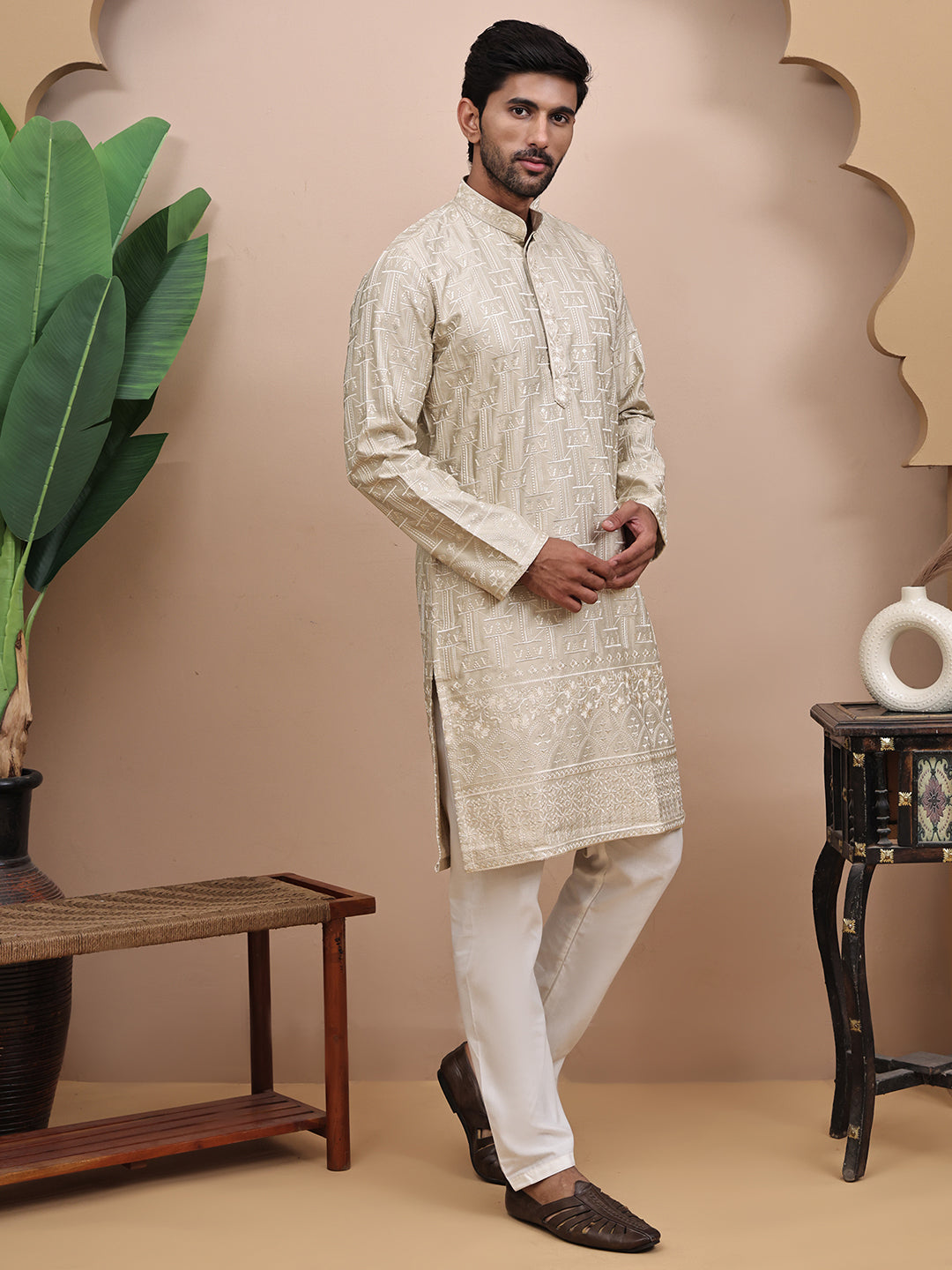 Men Chiku Ethnic Motifs Embroidered Thread Work Kurta