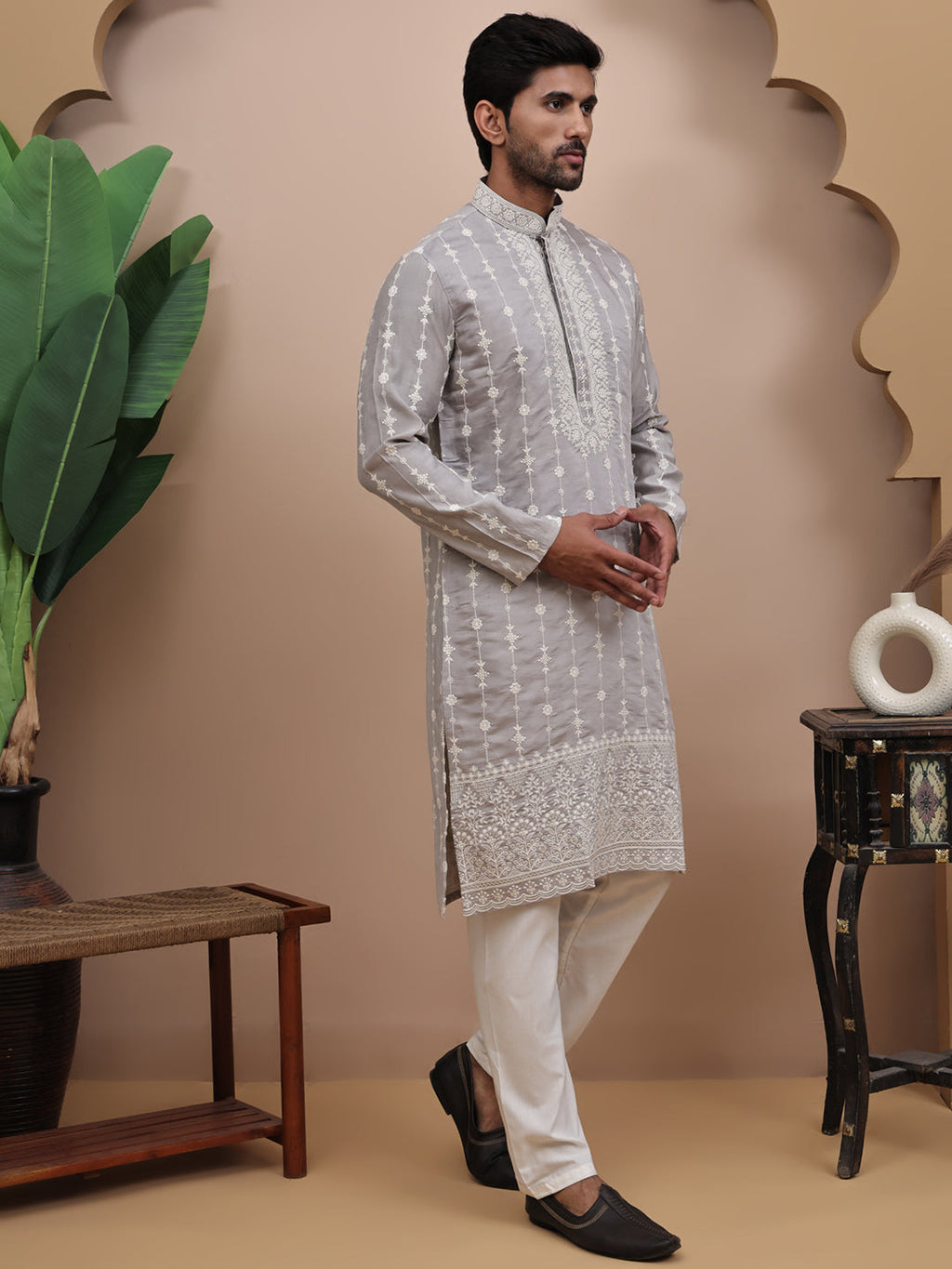 Men Light Grey Geometric Embroidered Thread Work Kurta