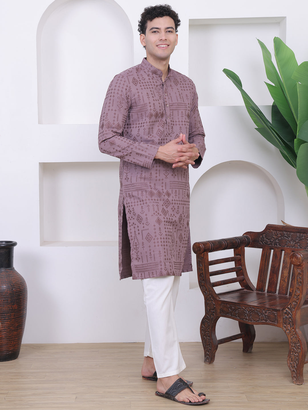 Men Mauve Embroidered Kurta