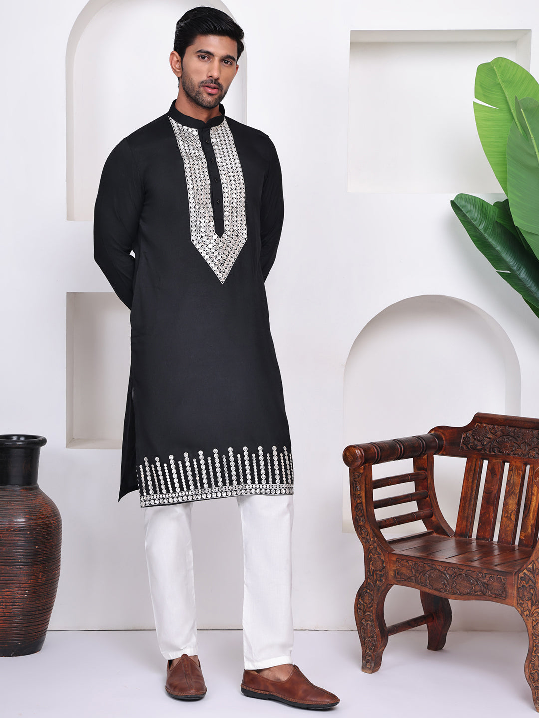 Men Black Embroidered Thread Work Kurta