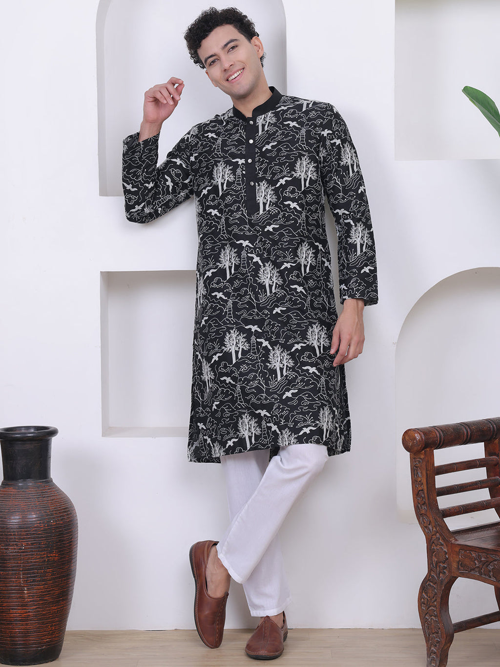 Men Black Ethnic Motifs Embroidered Kurta
