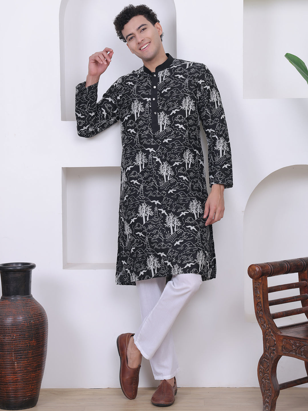 Men Black Ethnic Motifs Embroidered Kurta
