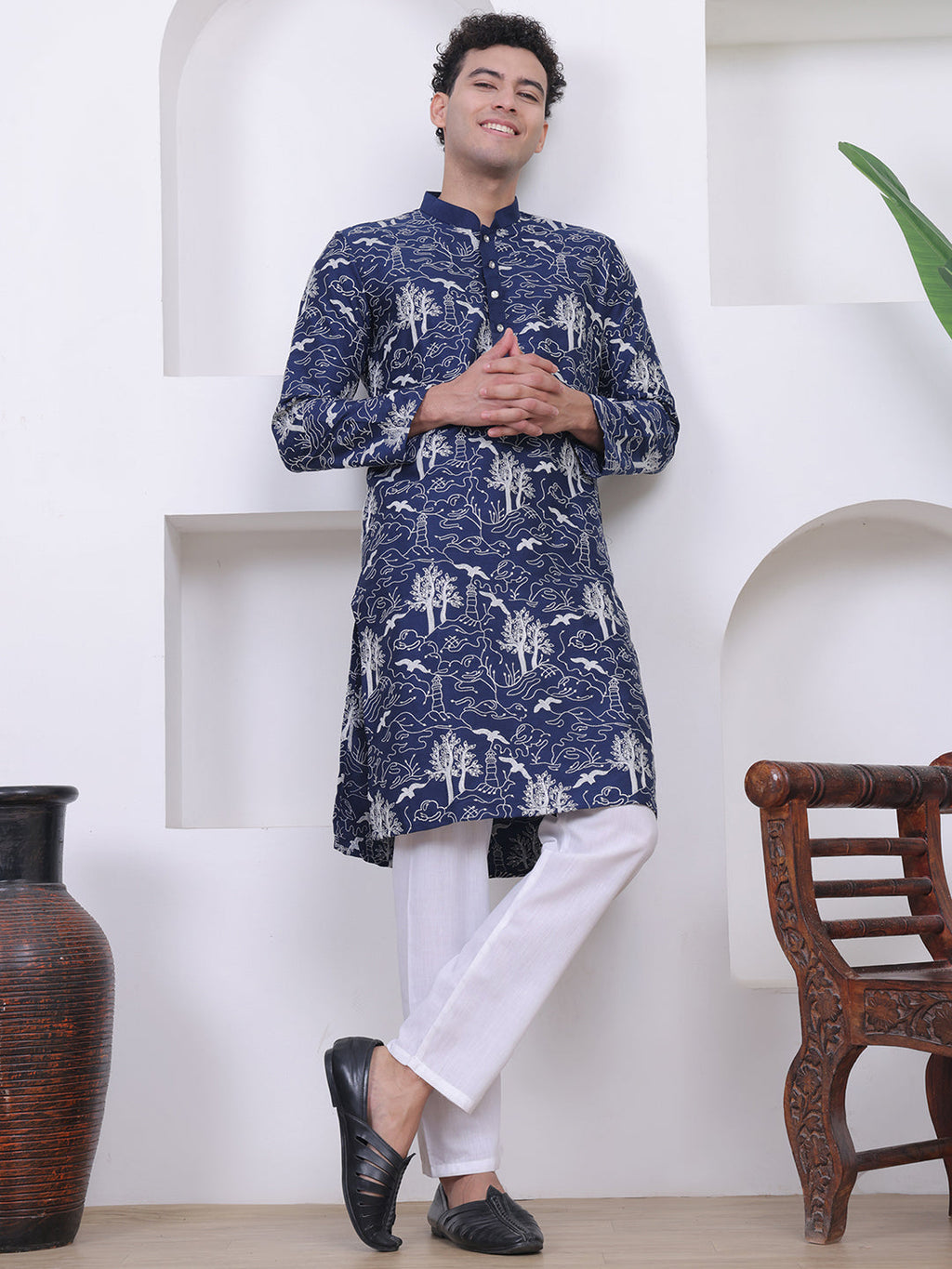 Men Navy Blue Ethnic Motifs Embroidered Kurta