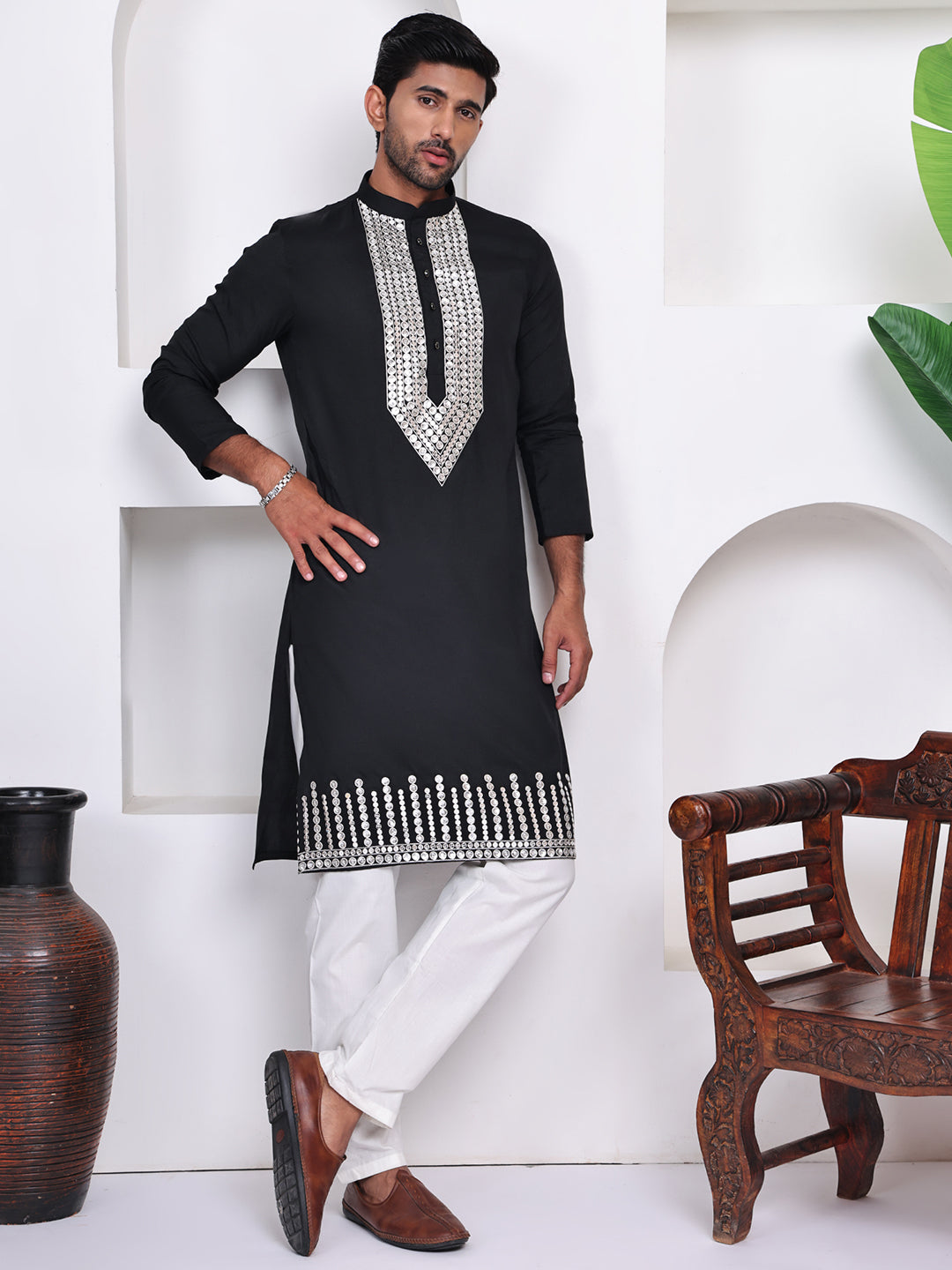 Men Black Embroidered Thread Work Kurta