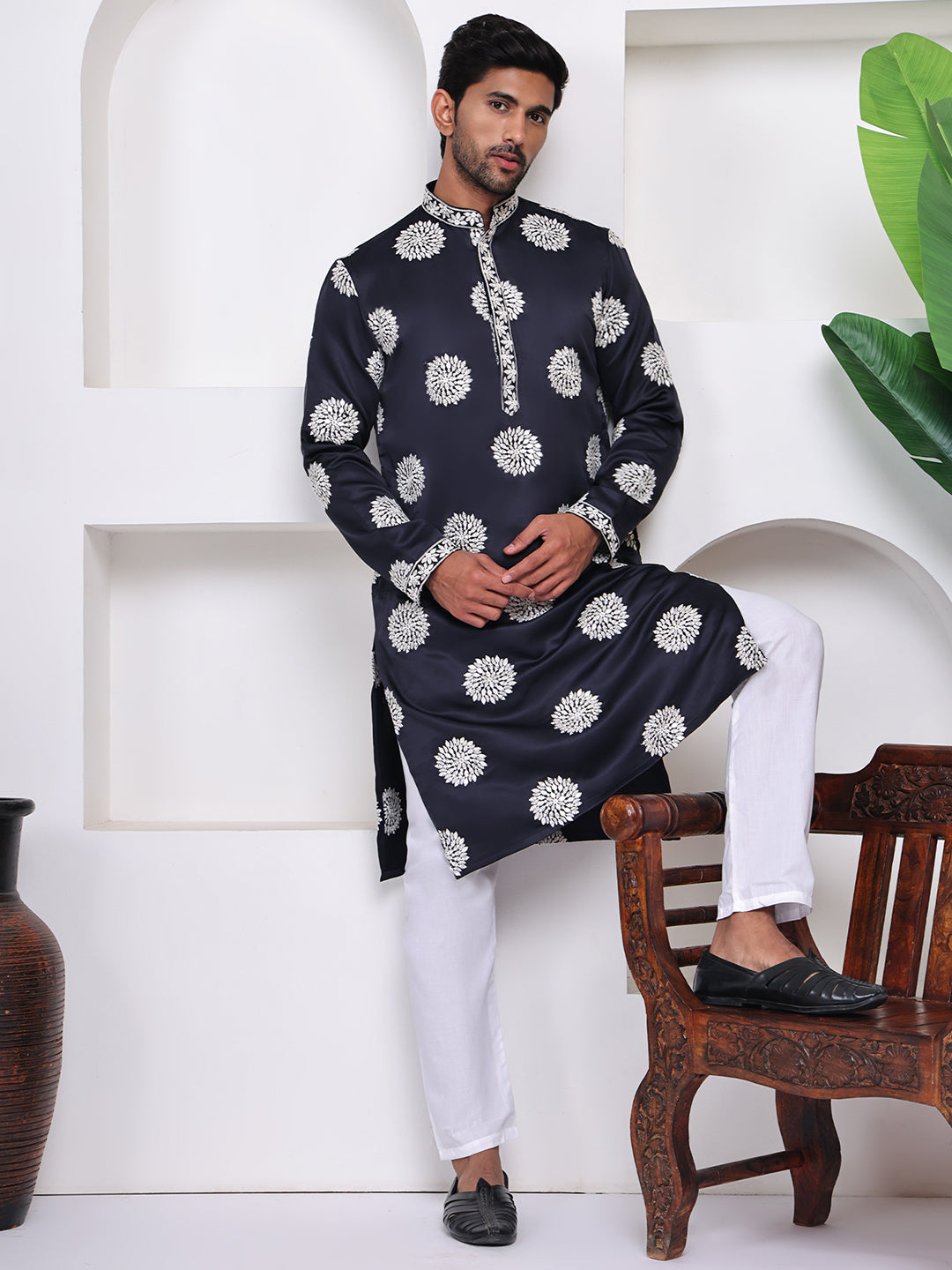 Men Navy Blue Geometric Embroidered Thread Work Kurta