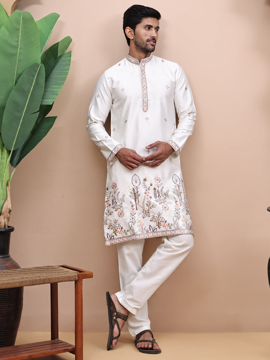 Cream Ethnic Motifs Embroidered Mandarin Collar Thread Work Straight Kurtas