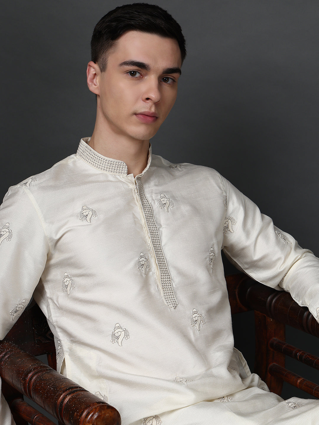 Men Cream Ethnic Motifs Embroidered Thread Work Kurta